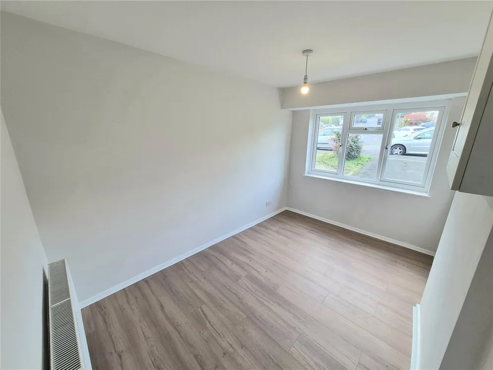 Property carousel item 4