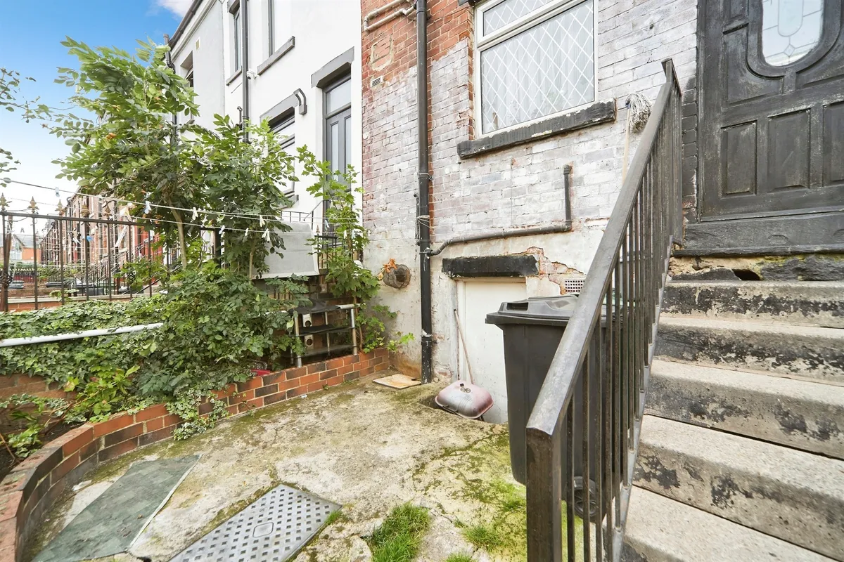 Hill Top Mount, Leeds - 4 bedroom terraced house - Sequence