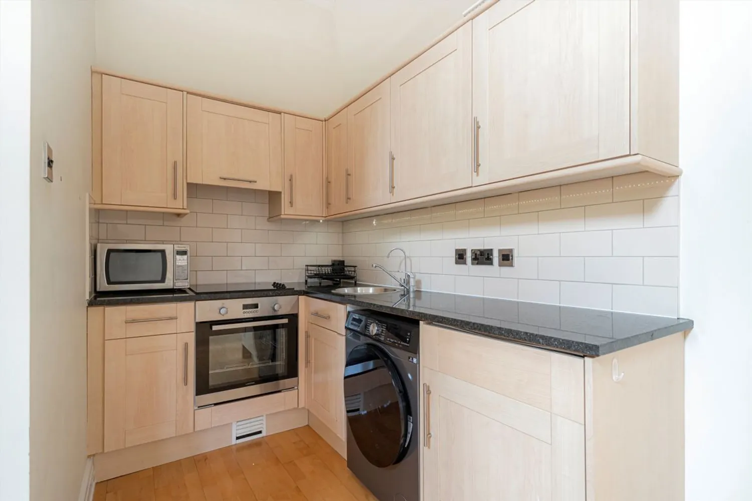 Gainsborough Road, Kew, TW9 photo 4