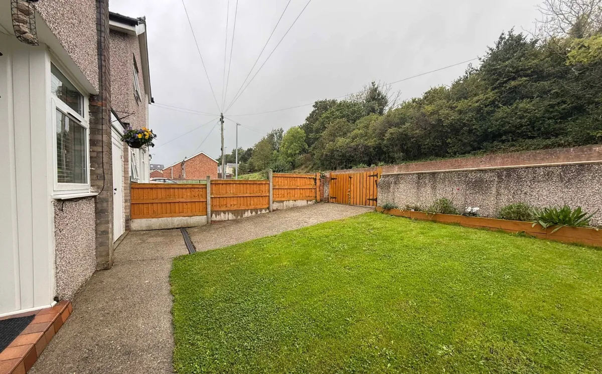 Llwyn Hudol, Bangor, Gwynedd, LL57