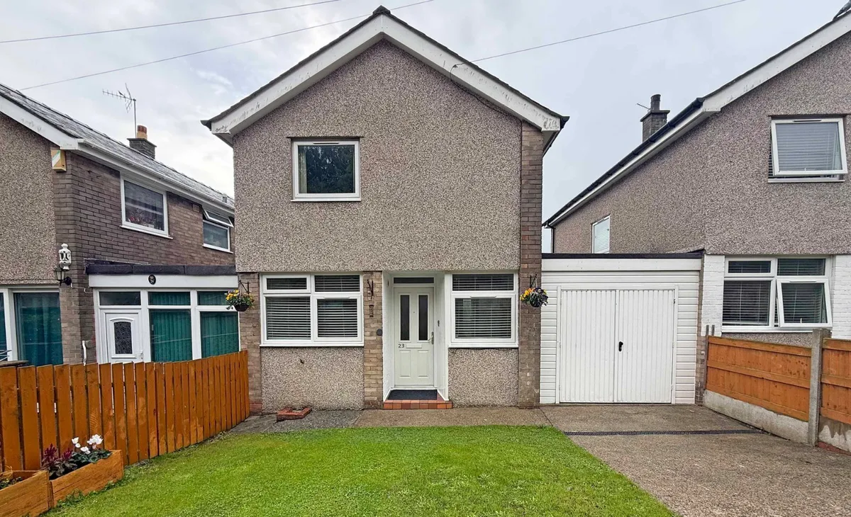 Llwyn Hudol, Bangor, Gwynedd, LL57
