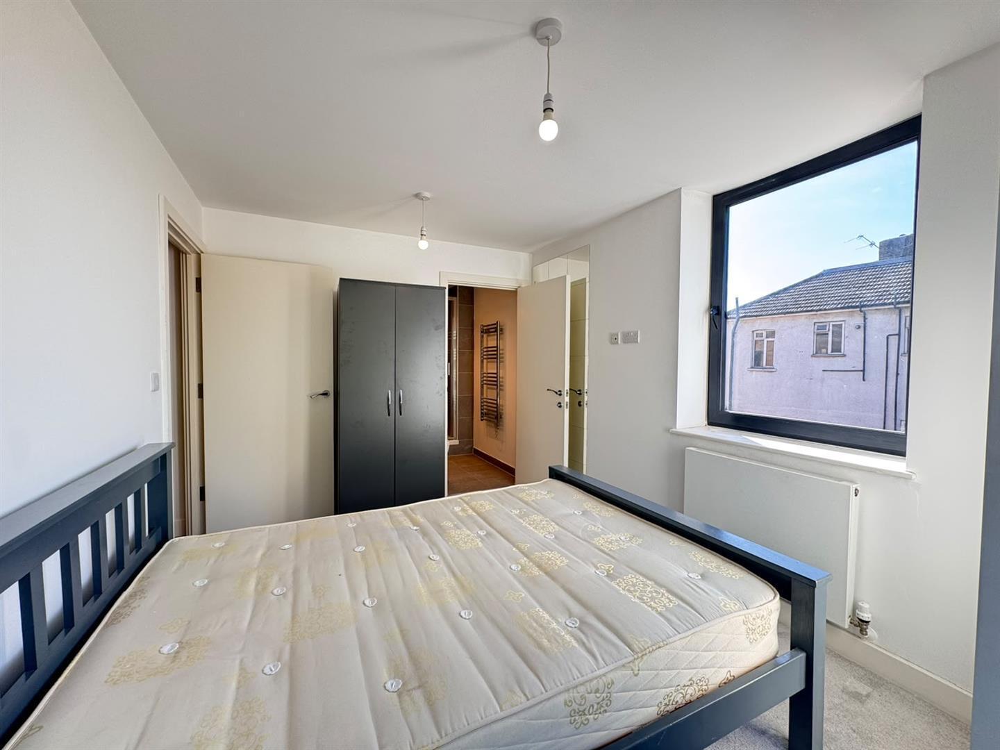 Curzon Crescent, London Image 2