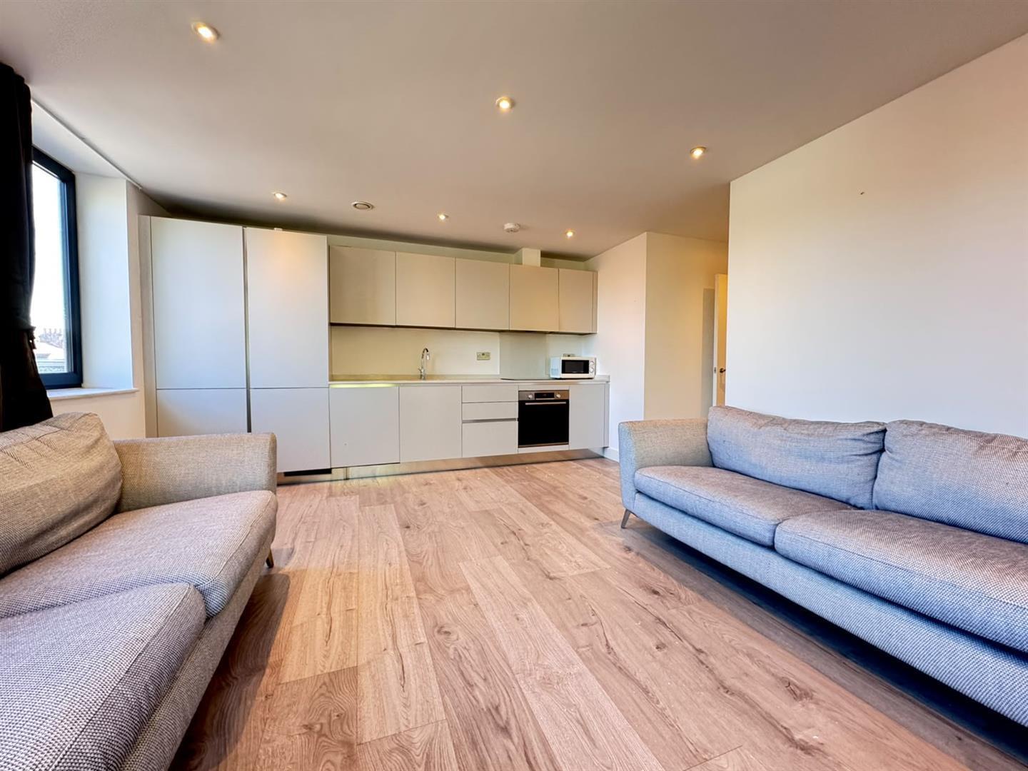 Curzon Crescent, London Image 7