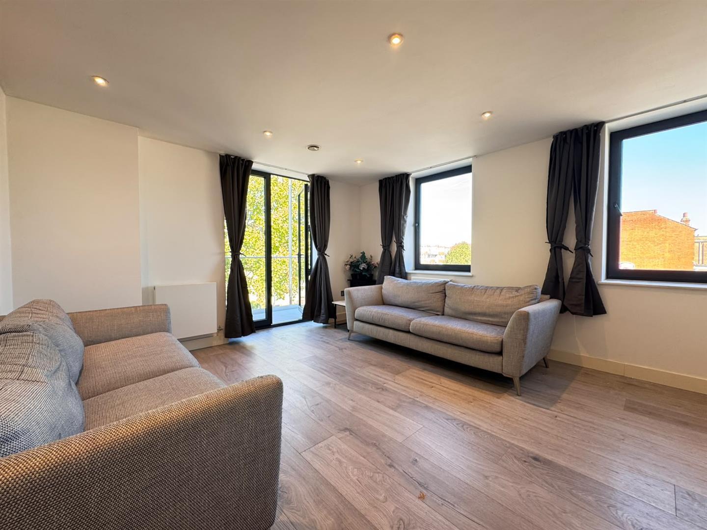 Curzon Crescent, London Image 8