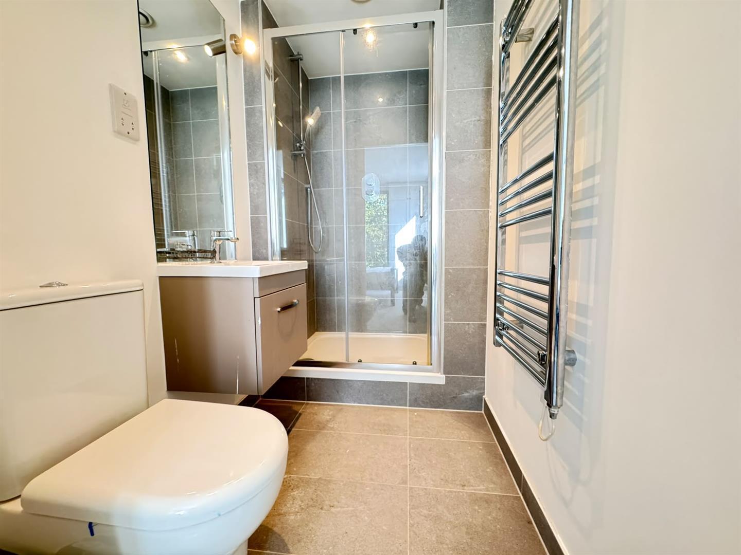 Curzon Crescent, London Image 10