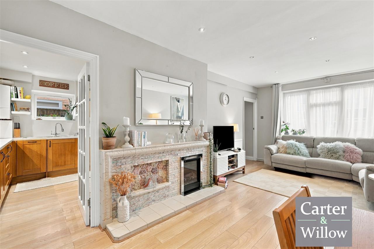 Marston Avenue, Essex Image 7