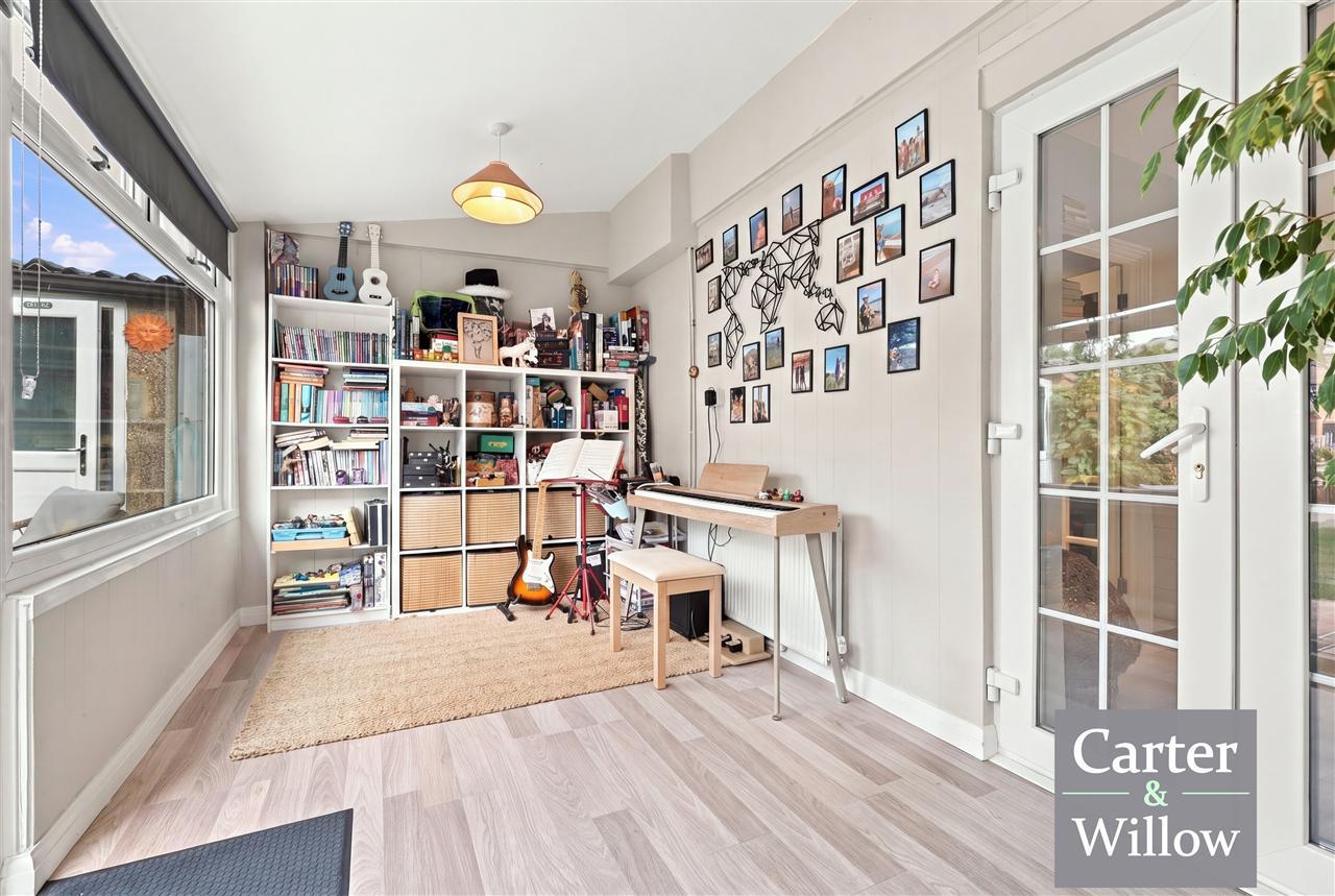 Marston Avenue, Essex Image 13