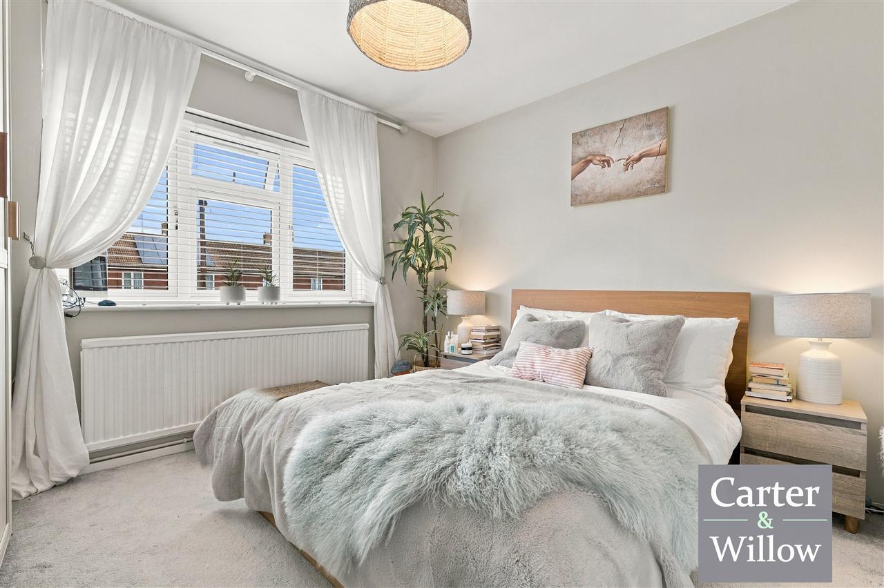 Marston Avenue, Essex Image 15
