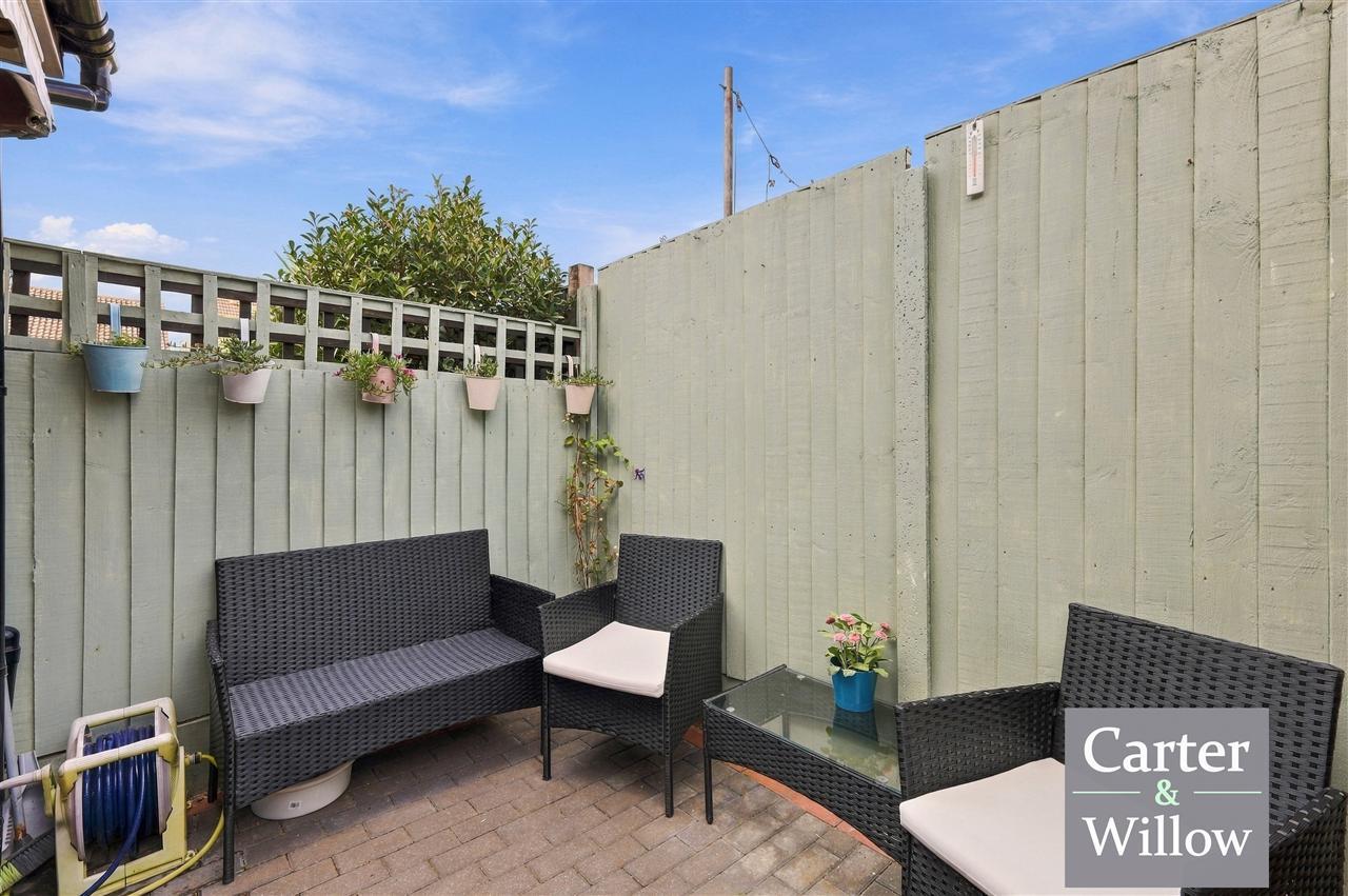 Joyners Close, Essex Image 24