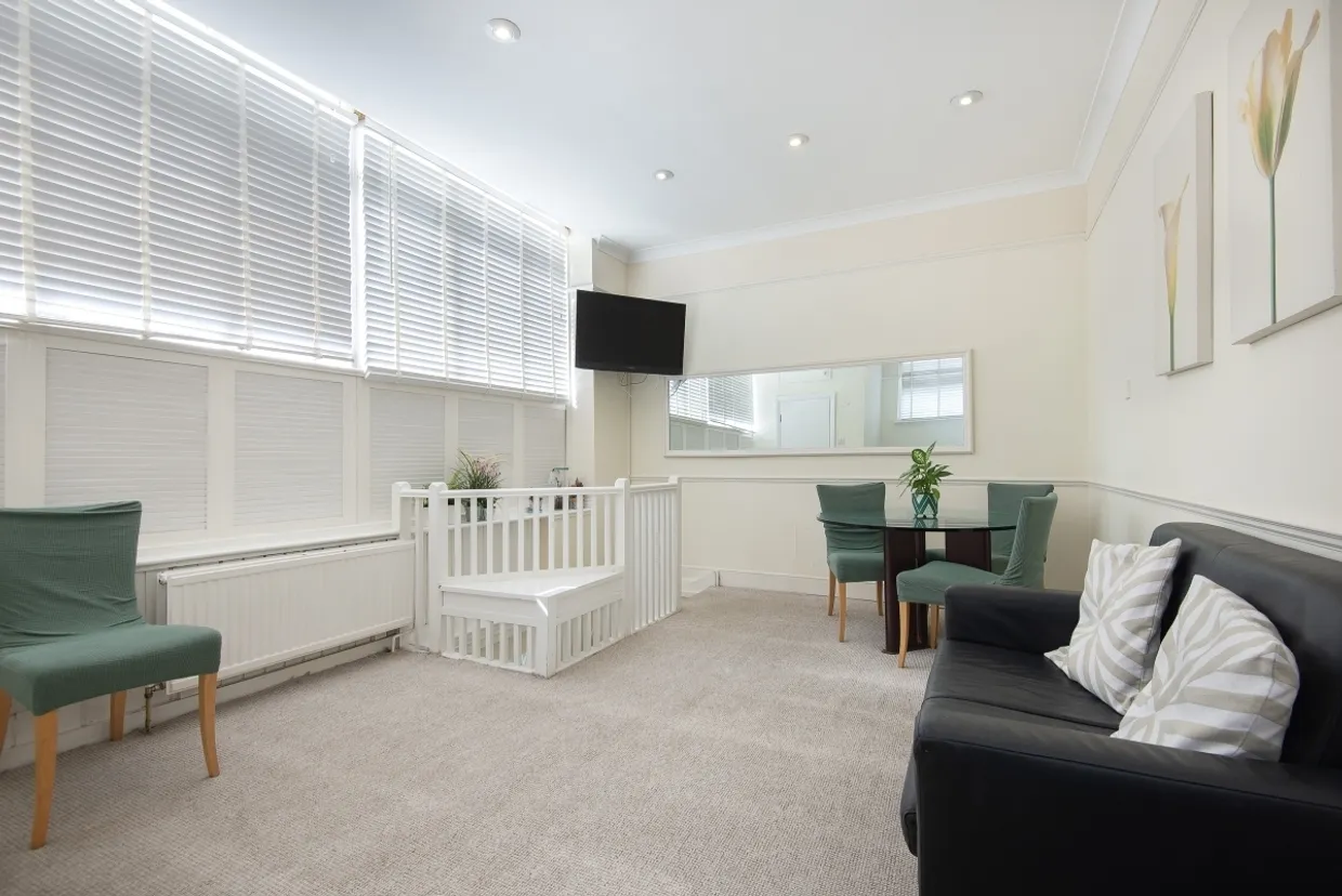Mayford Road London SW12 photo 1