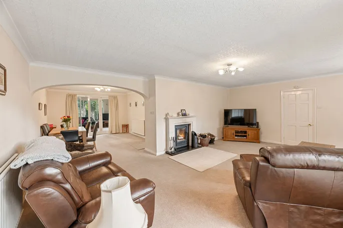 Property carousel image 3