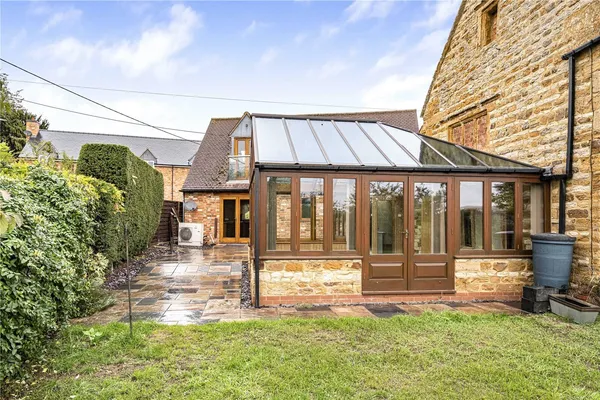 Bliss Lane, Flore, NN7 photo 14