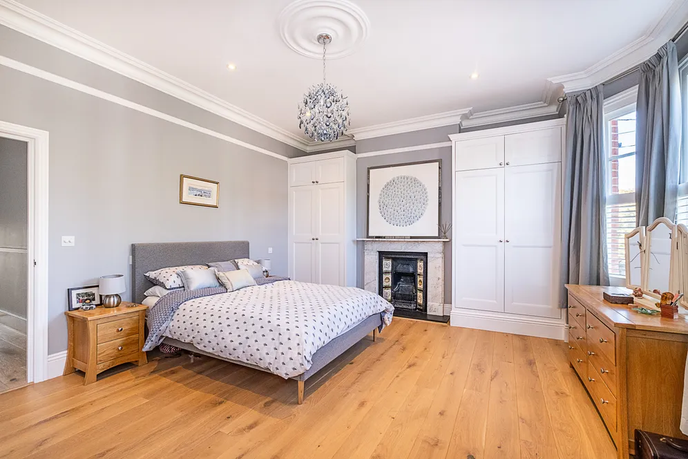 Haydon Park Road, London, SW19 photo 28