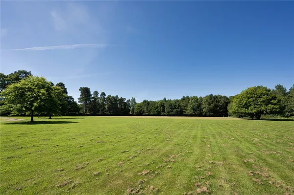 Sutton Park, Sutton Green, GU4 photo 17