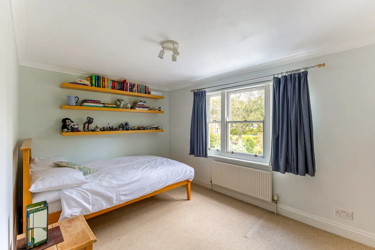 Burlington Road, London, W4 photo 17