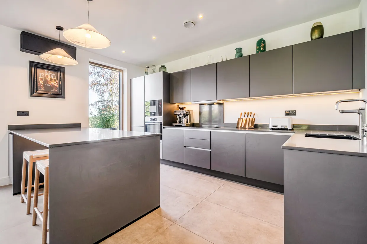 Peace Meadow Close, Lower Bourne, Farnham, GU10 photo 9