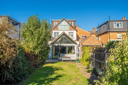 Elmgrove Road, Weybridge, KT13