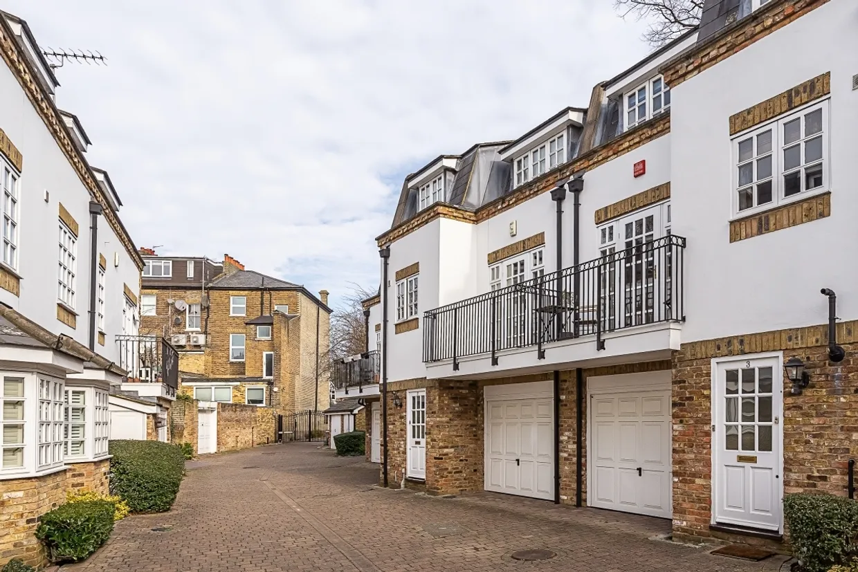 Watermans Mews The Mall W5 (EPC D) photo 1