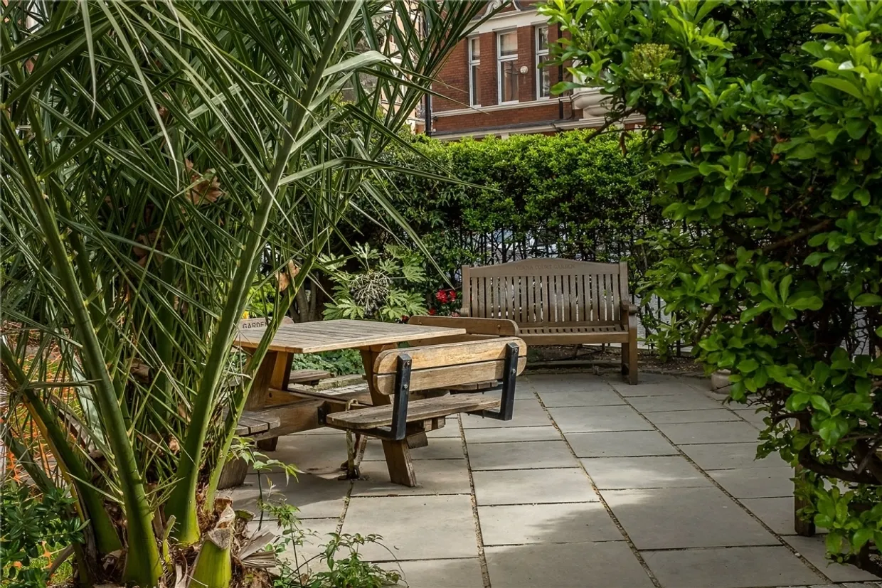 Iverna Court London W8 photo 18
