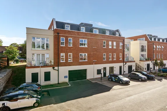 Jubilee Gardens, Weybridge, KT13