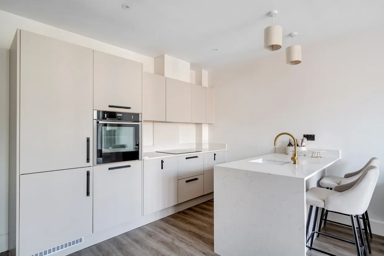 Jubilee Gardens, Weybridge, KT13 photo 5