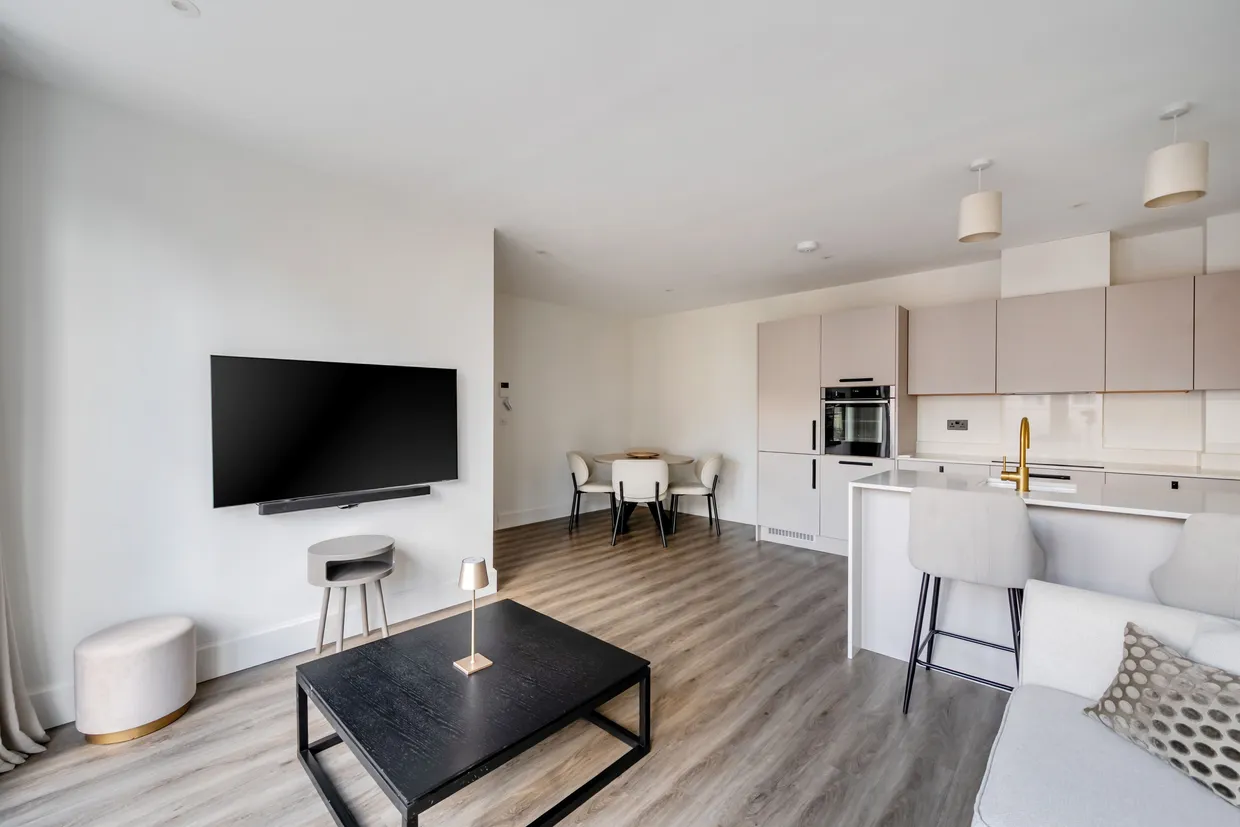 Jubilee Gardens, Weybridge, KT13 photo 8