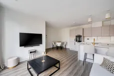Jubilee Gardens, Weybridge, KT13 photo 8