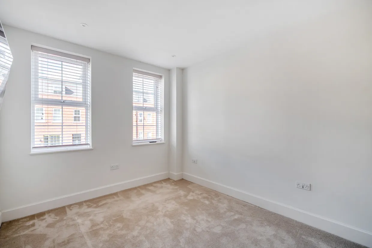 Jubilee Gardens, Weybridge, KT13 photo 15