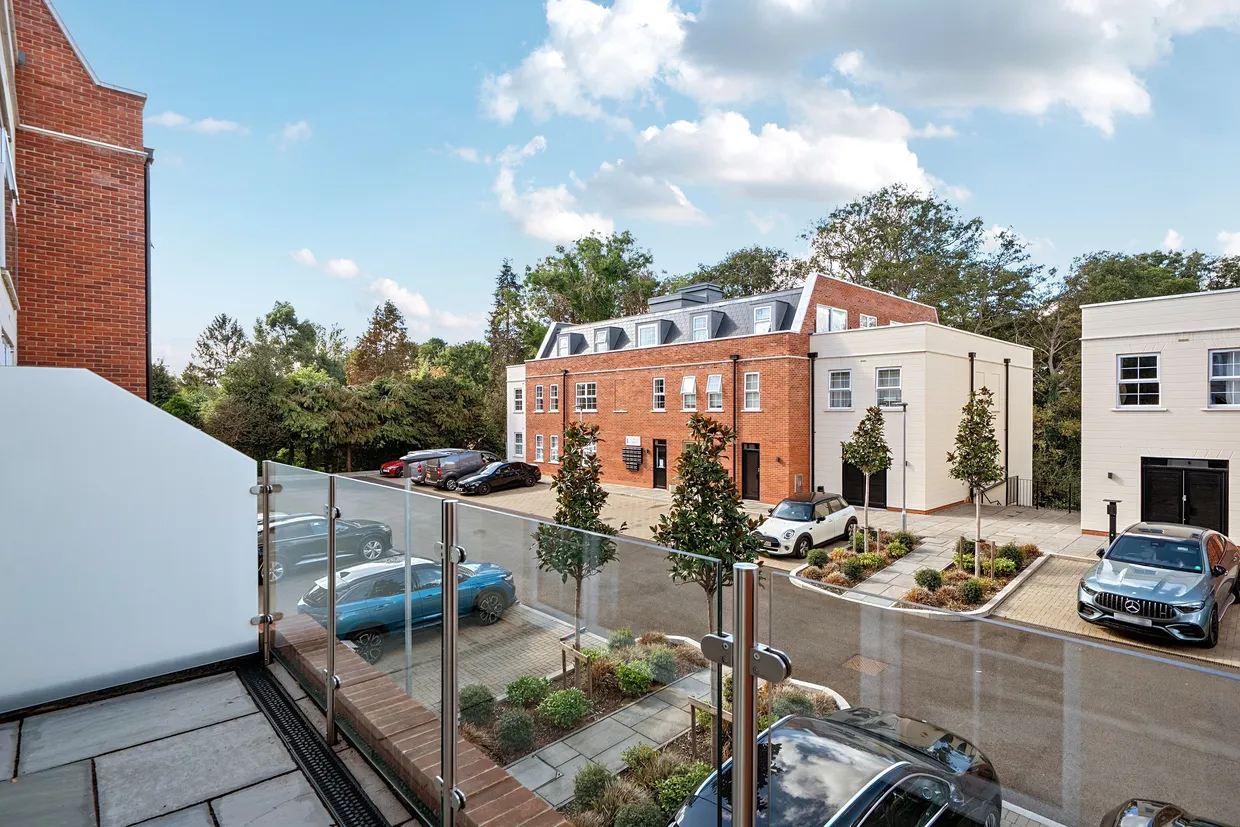 Jubilee Gardens, Weybridge, KT13 photo 20