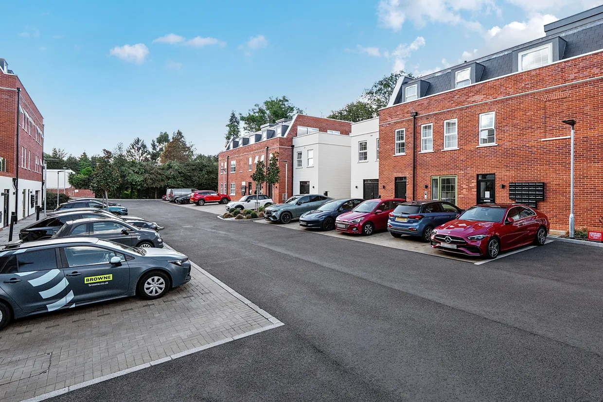Jubilee Gardens, Weybridge, KT13 photo 21