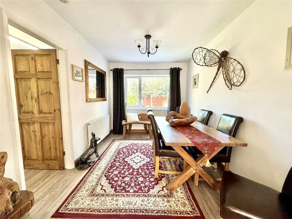 Property carousel item 4