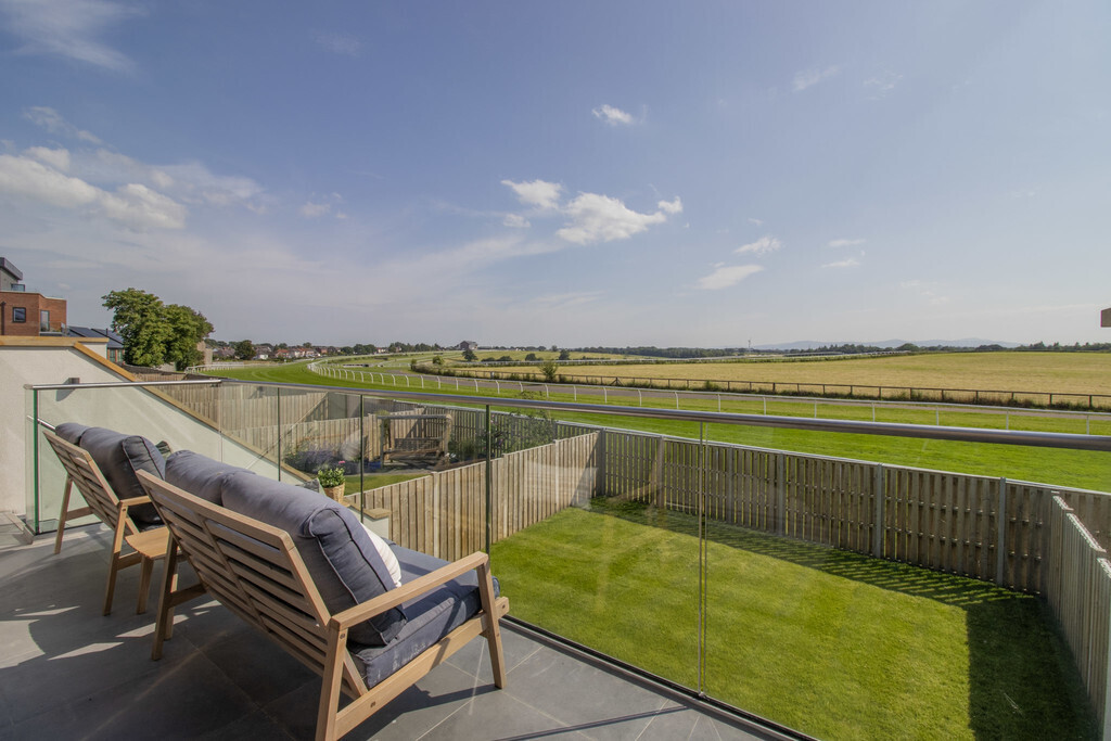 Furlong View, The Paddock Image 4