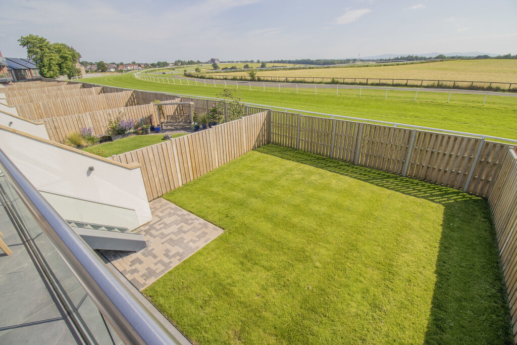 Furlong View, The Paddock Image 5