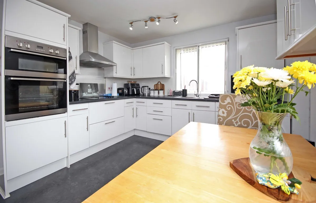 Ty Croes, Isle of Anglesey, LL63