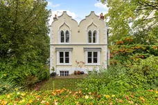 Newtown Road, NEWBURY, RG14 photo 1