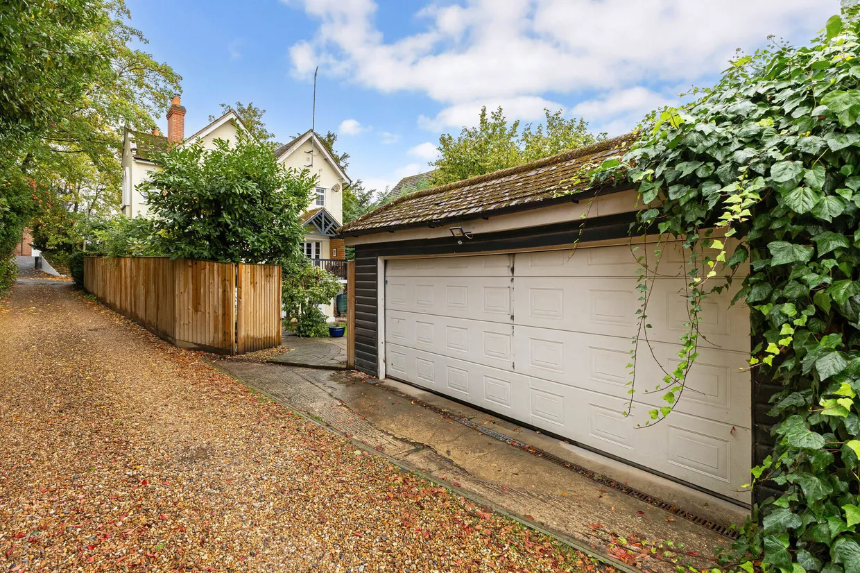Newtown Road, NEWBURY, RG14 photo 15