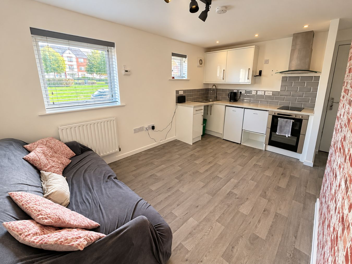 Follager Road, Willans Green, Rugby, CV21