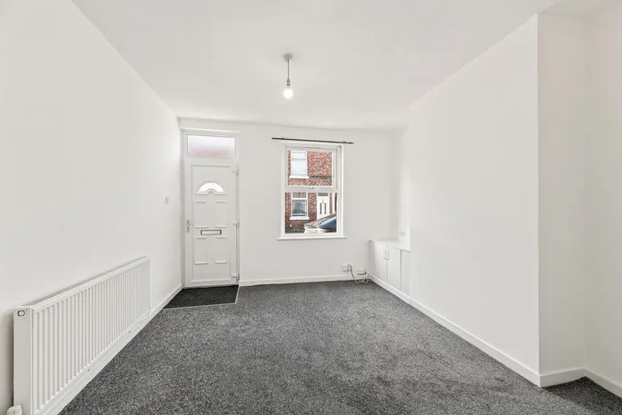 Property carousel image 3