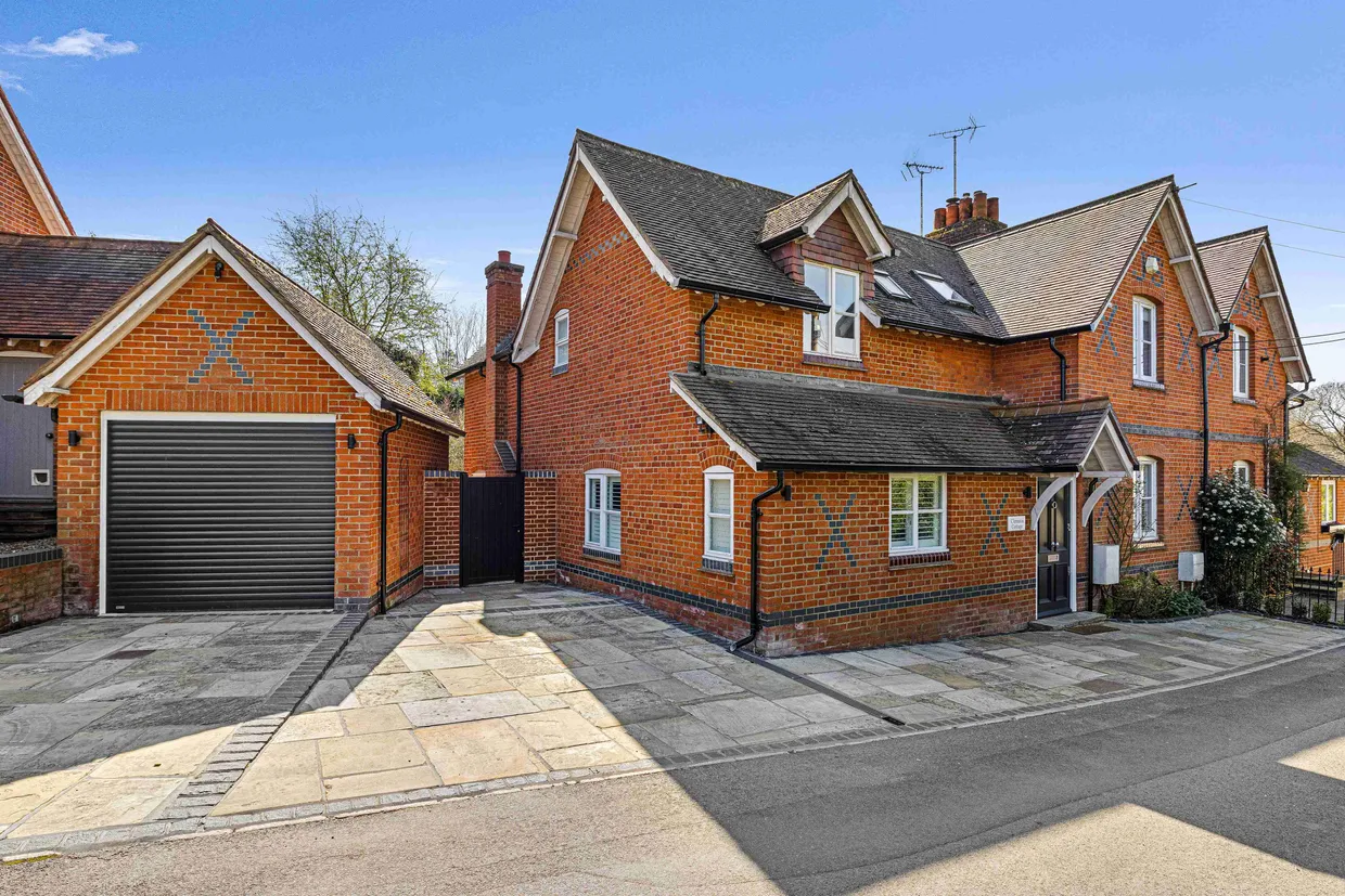 Pump Lane, Ascot, SL5 photo 1