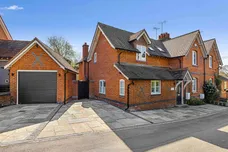 Pump Lane, Ascot, SL5 photo 1