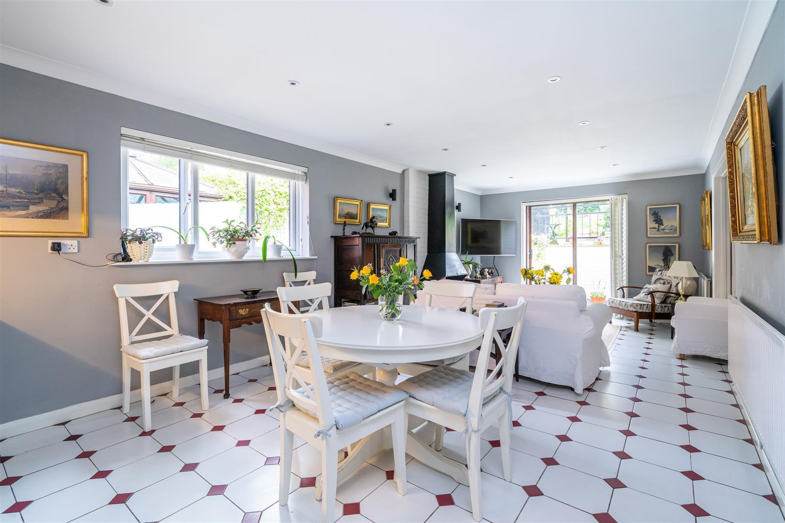 The Avenue, Cliftonville, Northampton Image 3