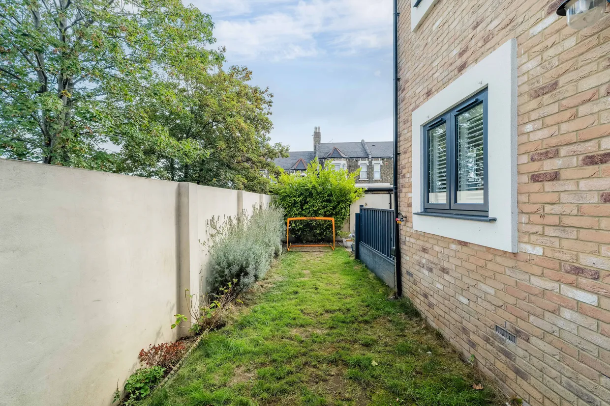 Granite Street, London, SE18 photo 20
