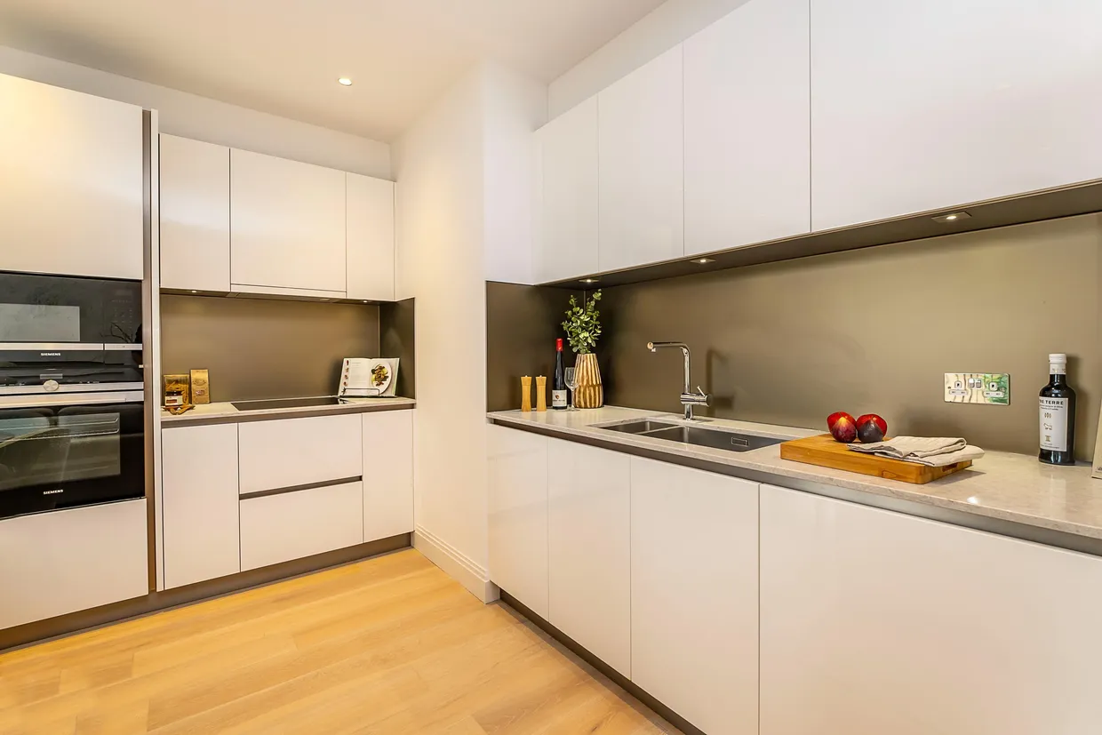 Broom Road, Teddington, TW11 photo 9