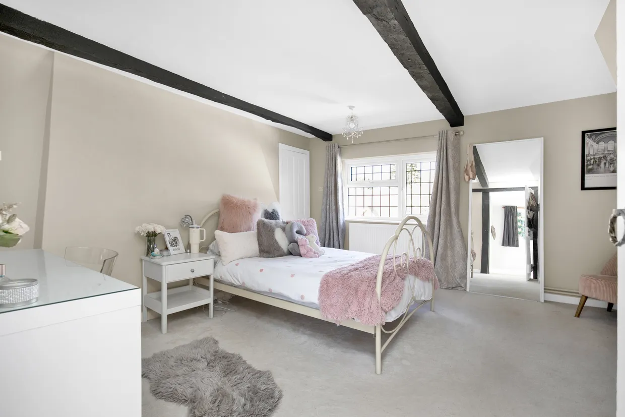 The Street, Upper Farringdon, GU34 photo 6