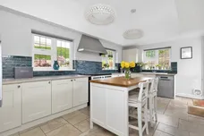The Street, Upper Farringdon, GU34 photo 10