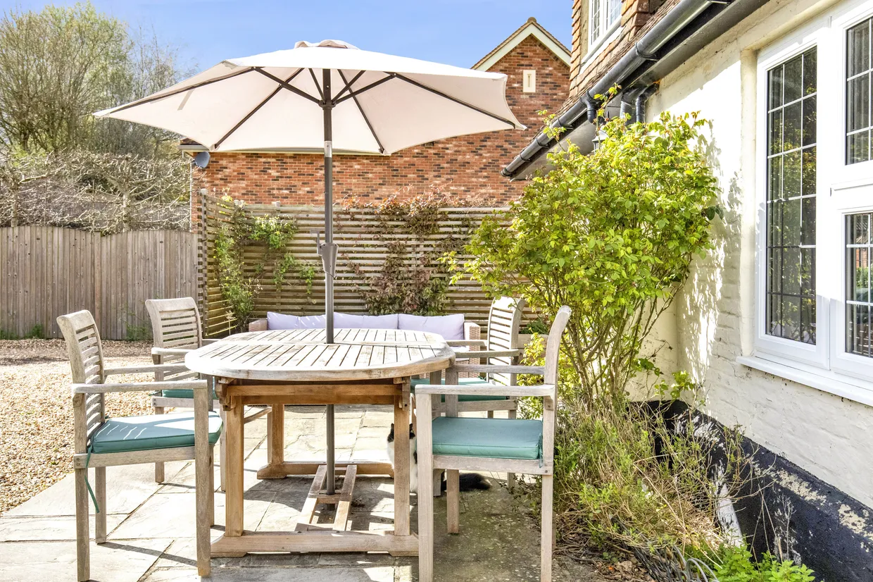 The Street, Upper Farringdon, GU34 photo 16