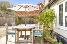 The Street, Upper Farringdon, GU34 photo 16