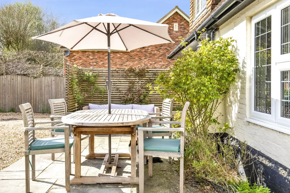 The Street, Upper Farringdon, GU34 photo 16