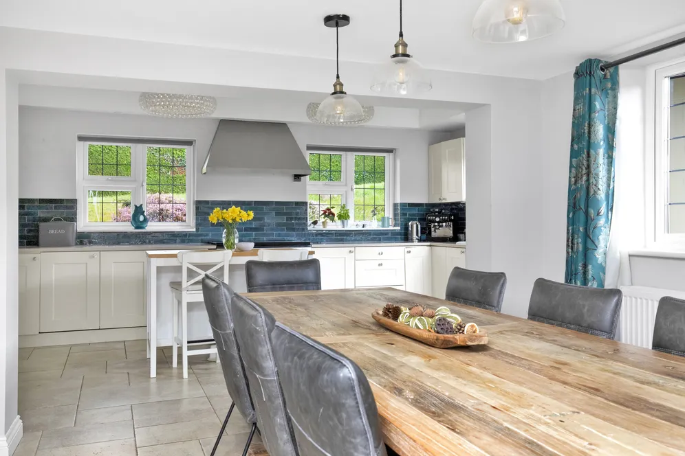 The Street, Upper Farringdon, GU34 photo 2