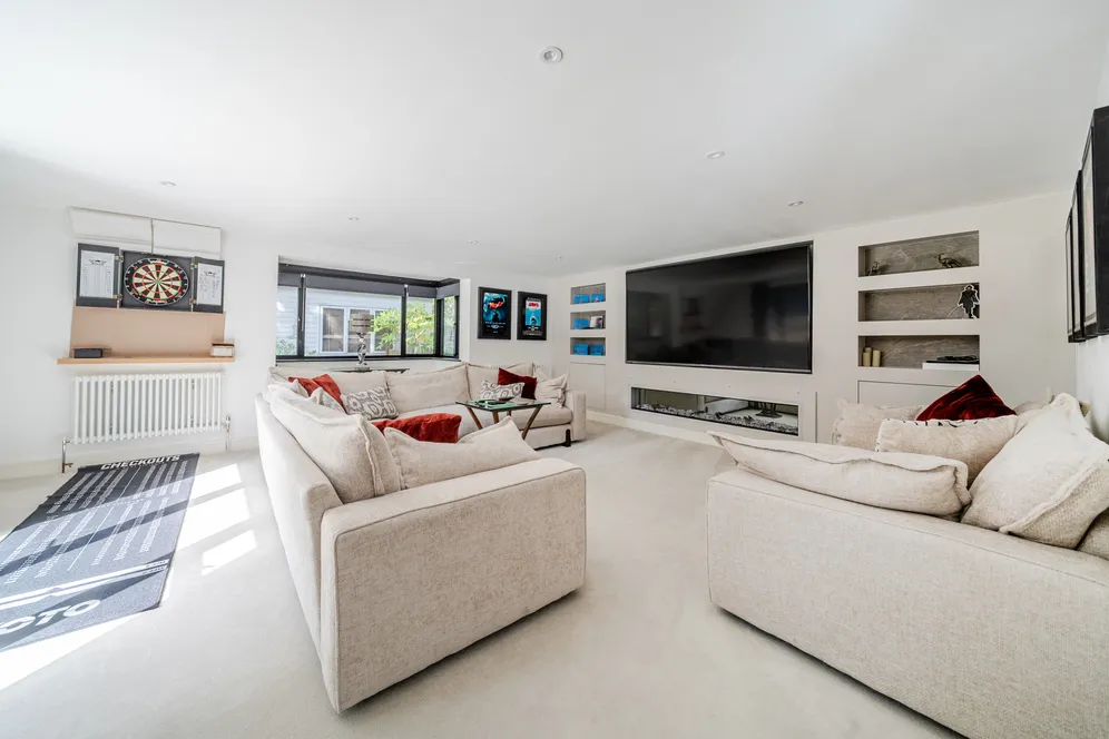 Byfleet Road, Cobham, KT11 photo 12